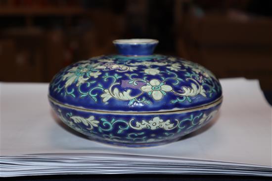 A Chinese lidded dish diameter 14cm